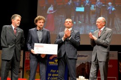 Foto Damigella del Palio Assegno solidarietà Foto Damigella del Palio Assegno solidarietà